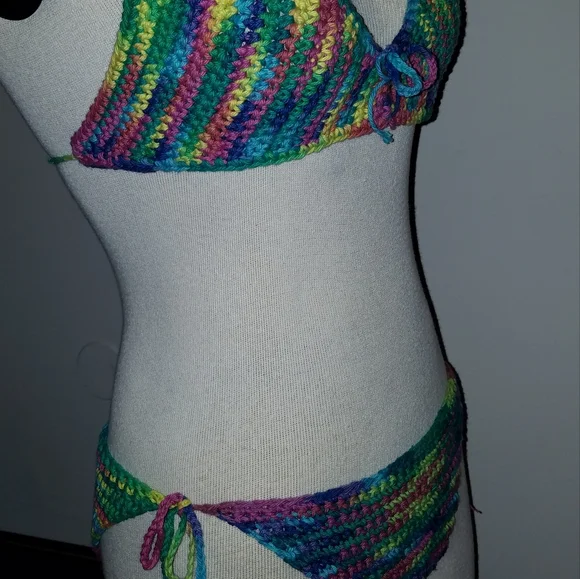 Crochet bikini - Picture 2 of 9